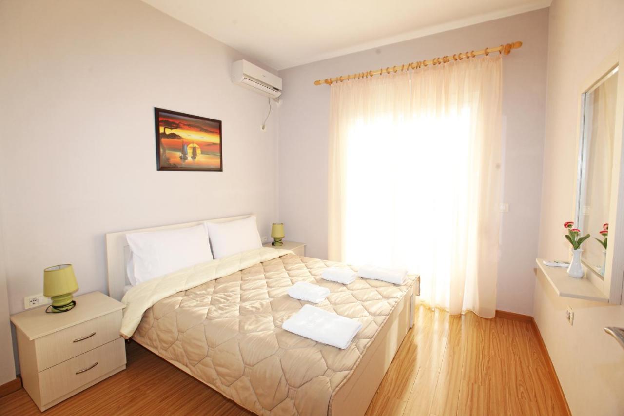 Teo Apartaments Sarandë エクステリア 写真