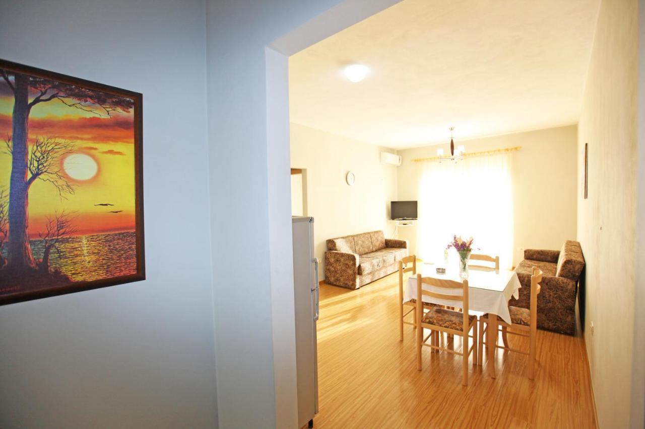 Teo Apartaments Sarandë エクステリア 写真