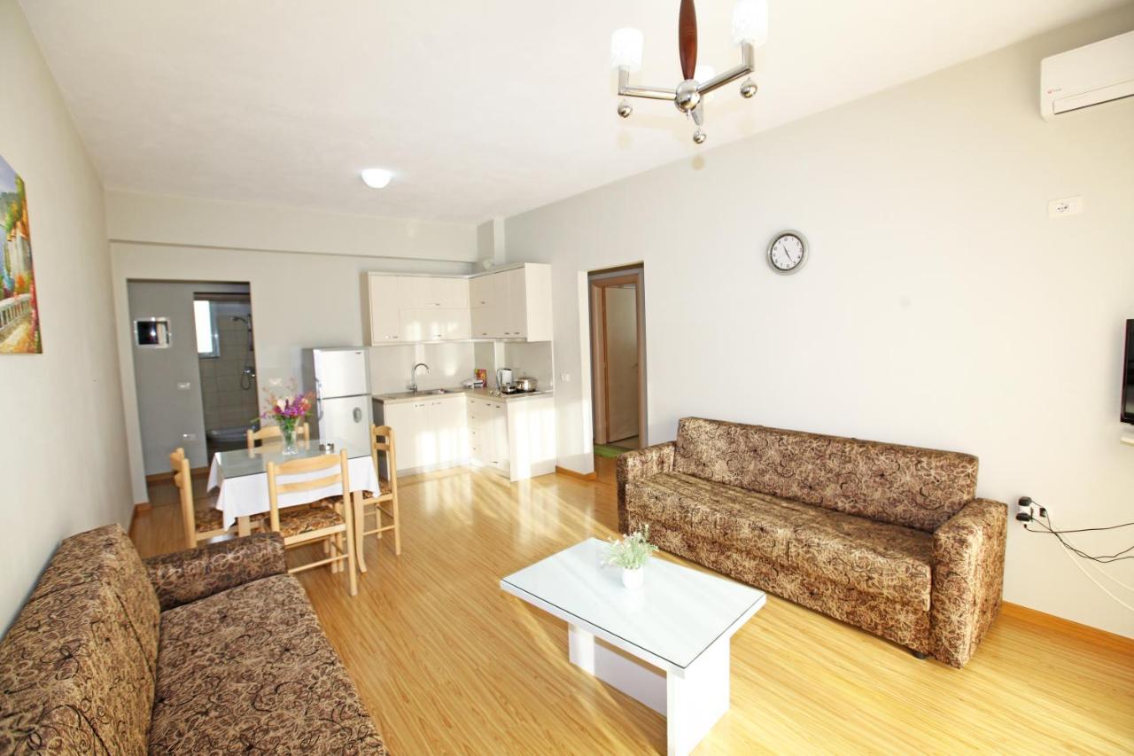 Teo Apartaments Sarandë エクステリア 写真