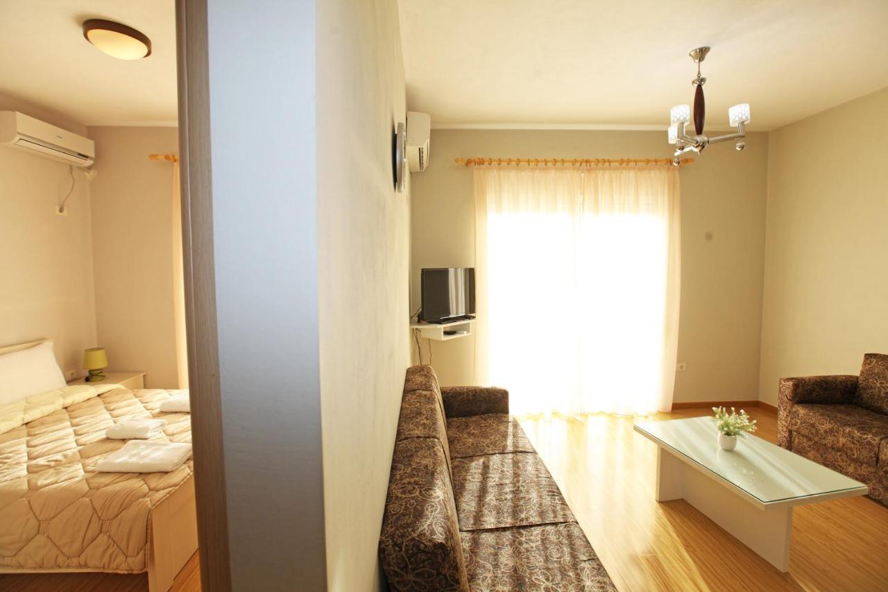 Teo Apartaments Sarandë エクステリア 写真