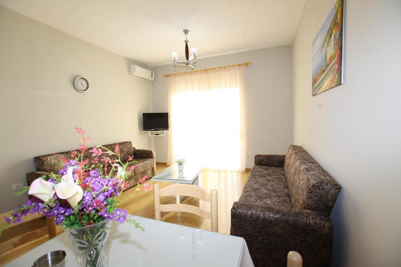 Teo Apartaments Sarandë エクステリア 写真