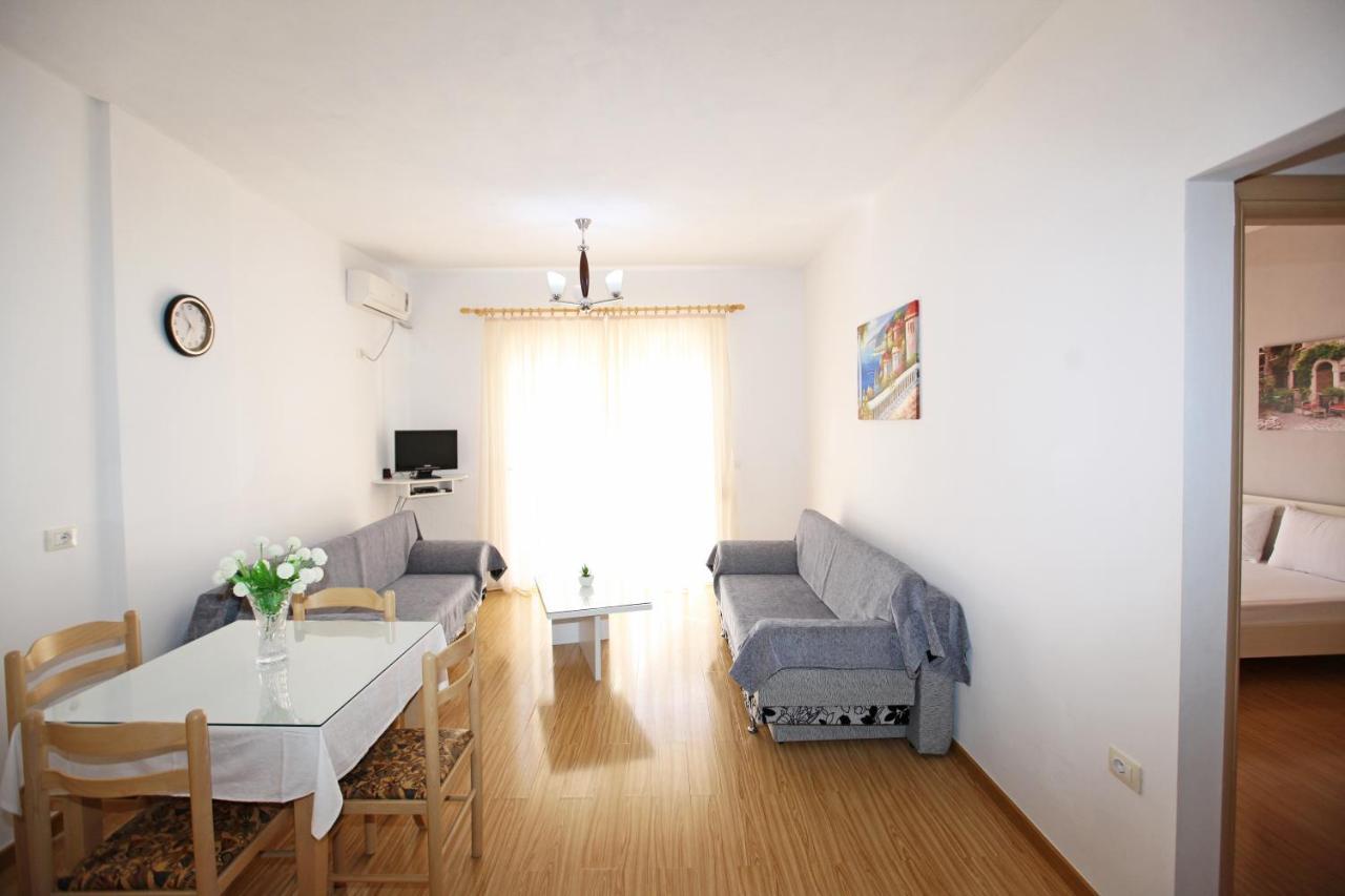 Teo Apartaments Sarandë エクステリア 写真