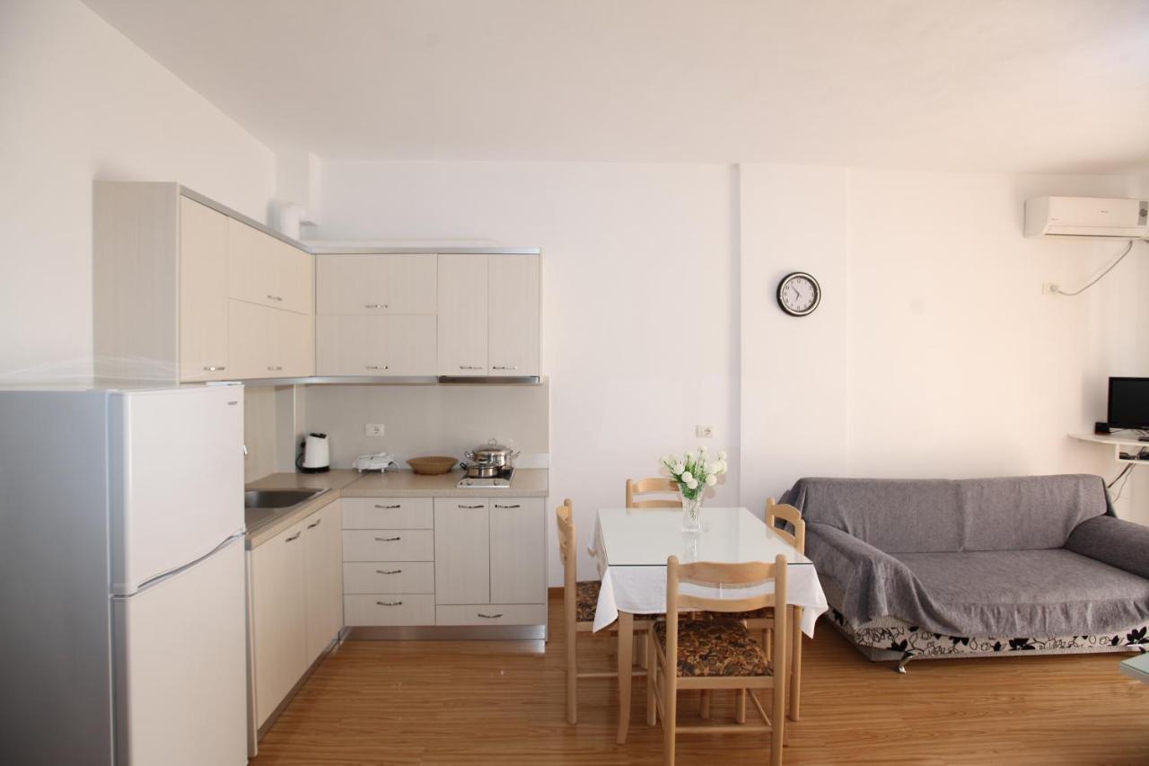 Teo Apartaments Sarandë エクステリア 写真