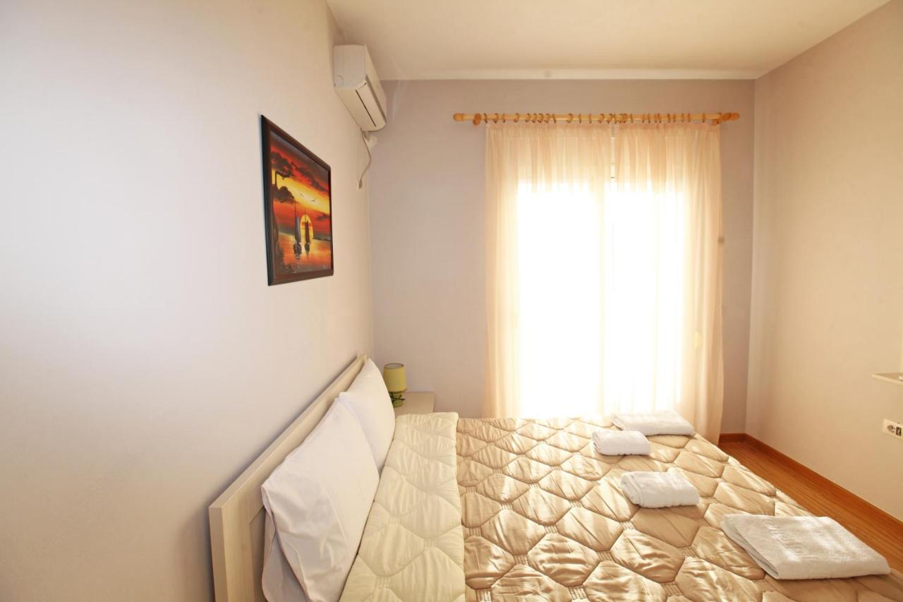 Teo Apartaments Sarandë エクステリア 写真
