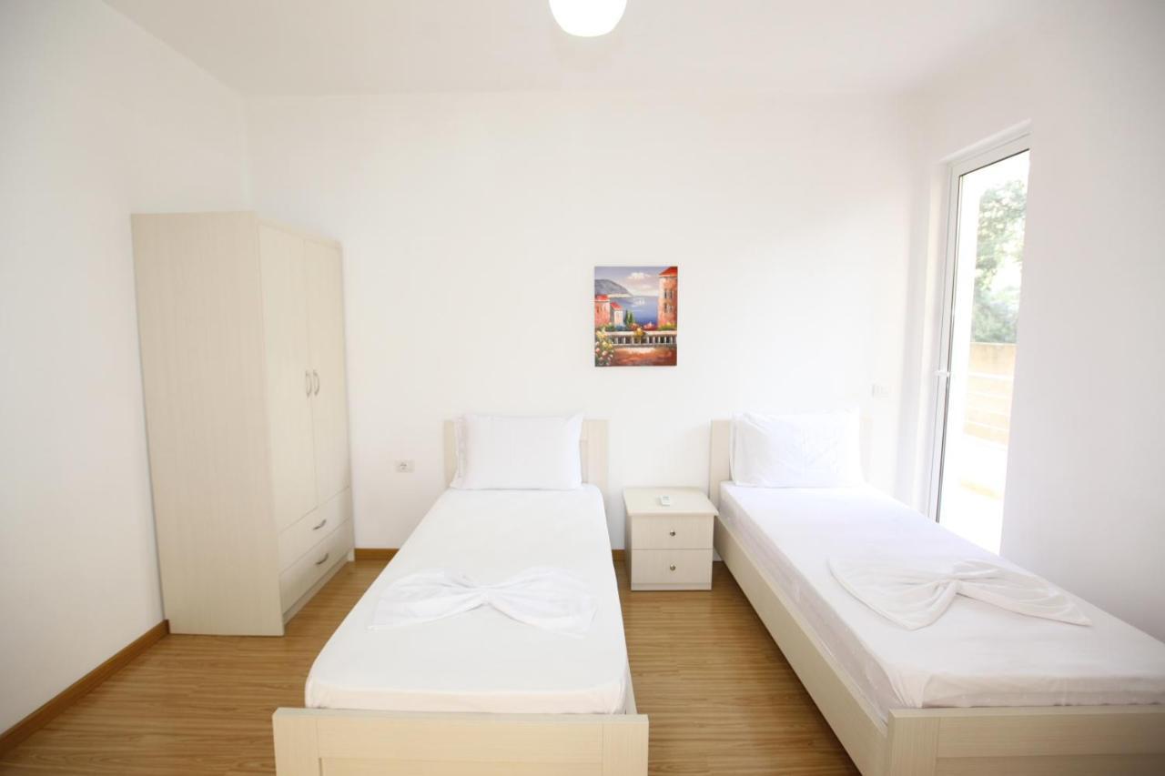 Teo Apartaments Sarandë エクステリア 写真