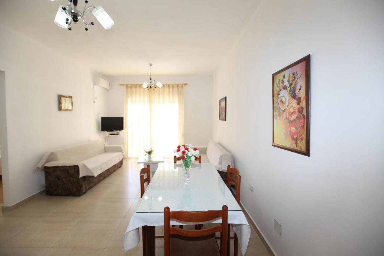 Teo Apartaments Sarandë エクステリア 写真