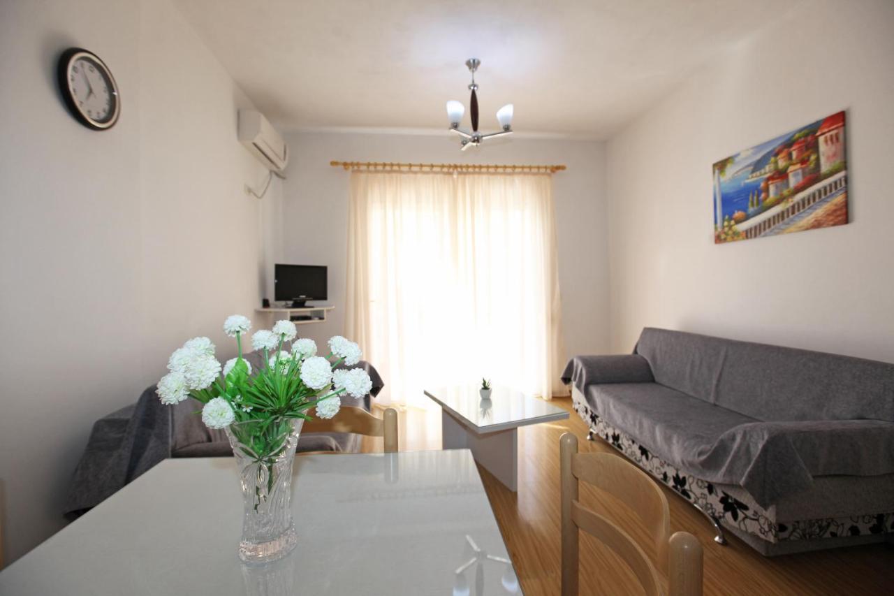 Teo Apartaments Sarandë エクステリア 写真