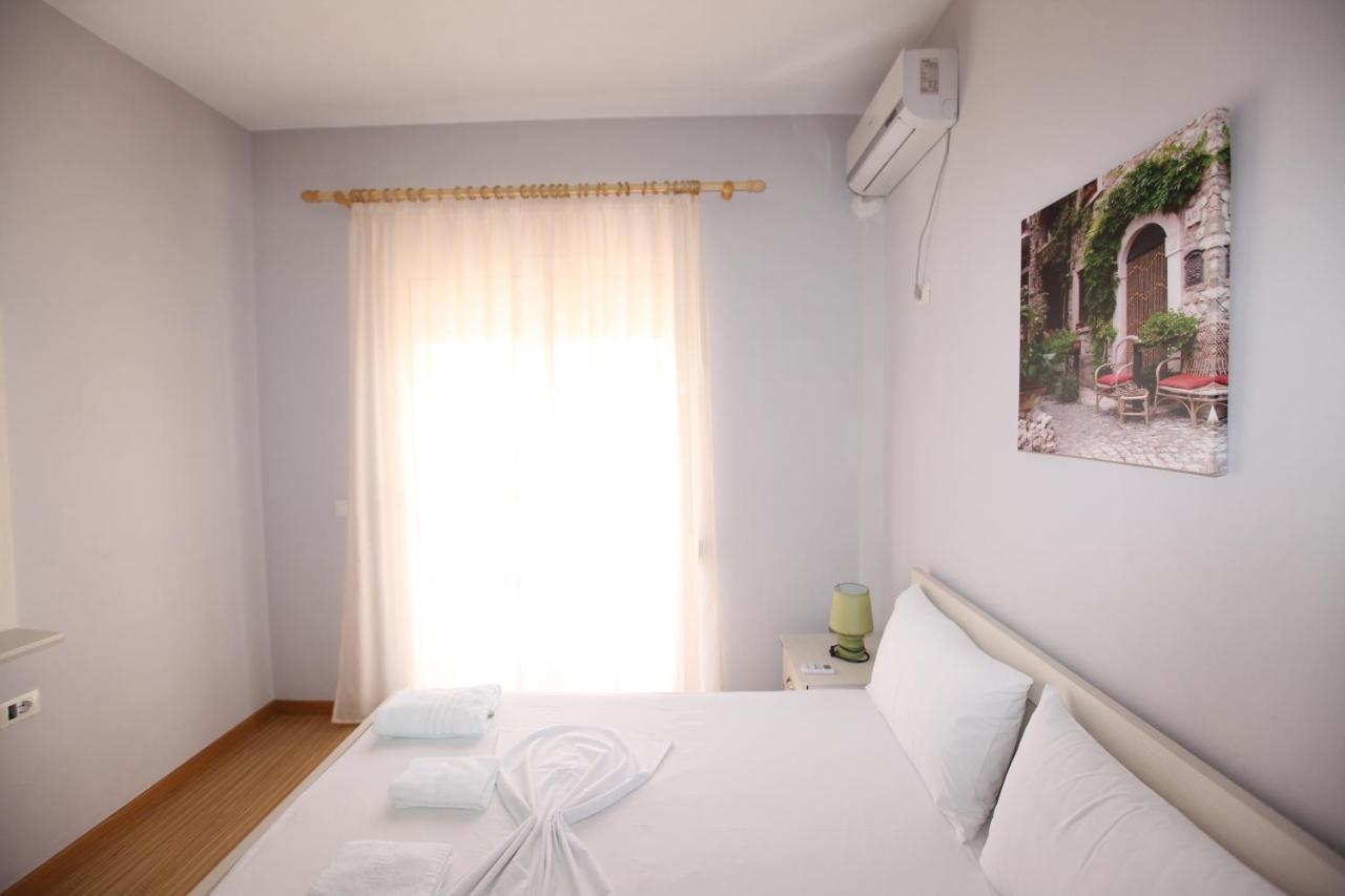 Teo Apartaments Sarandë エクステリア 写真