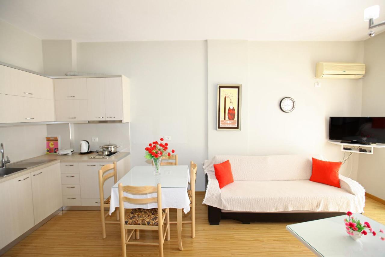 Teo Apartaments Sarandë エクステリア 写真