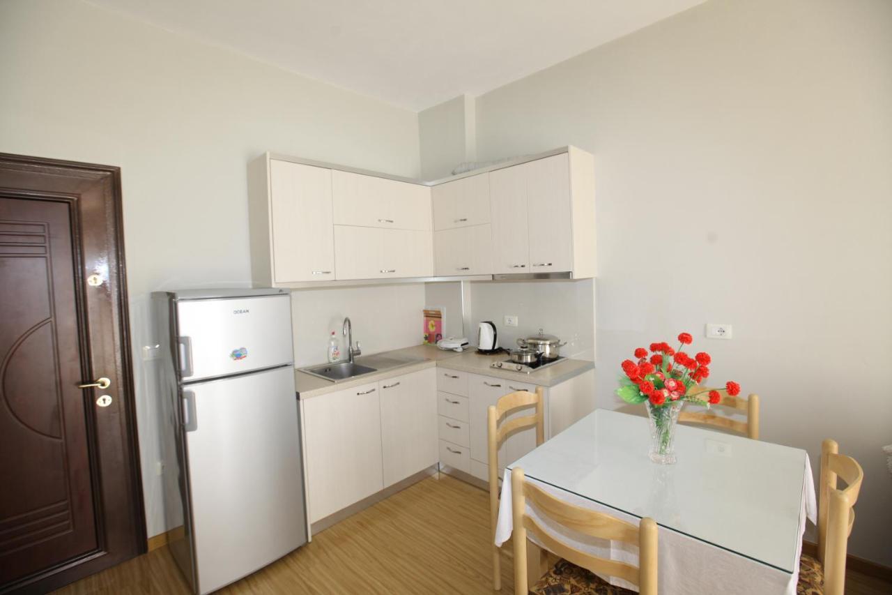 Teo Apartaments Sarandë エクステリア 写真