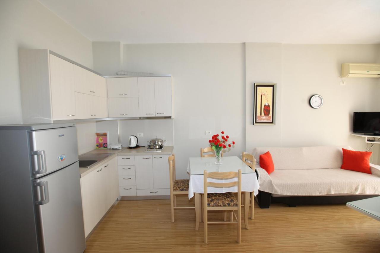 Teo Apartaments Sarandë エクステリア 写真
