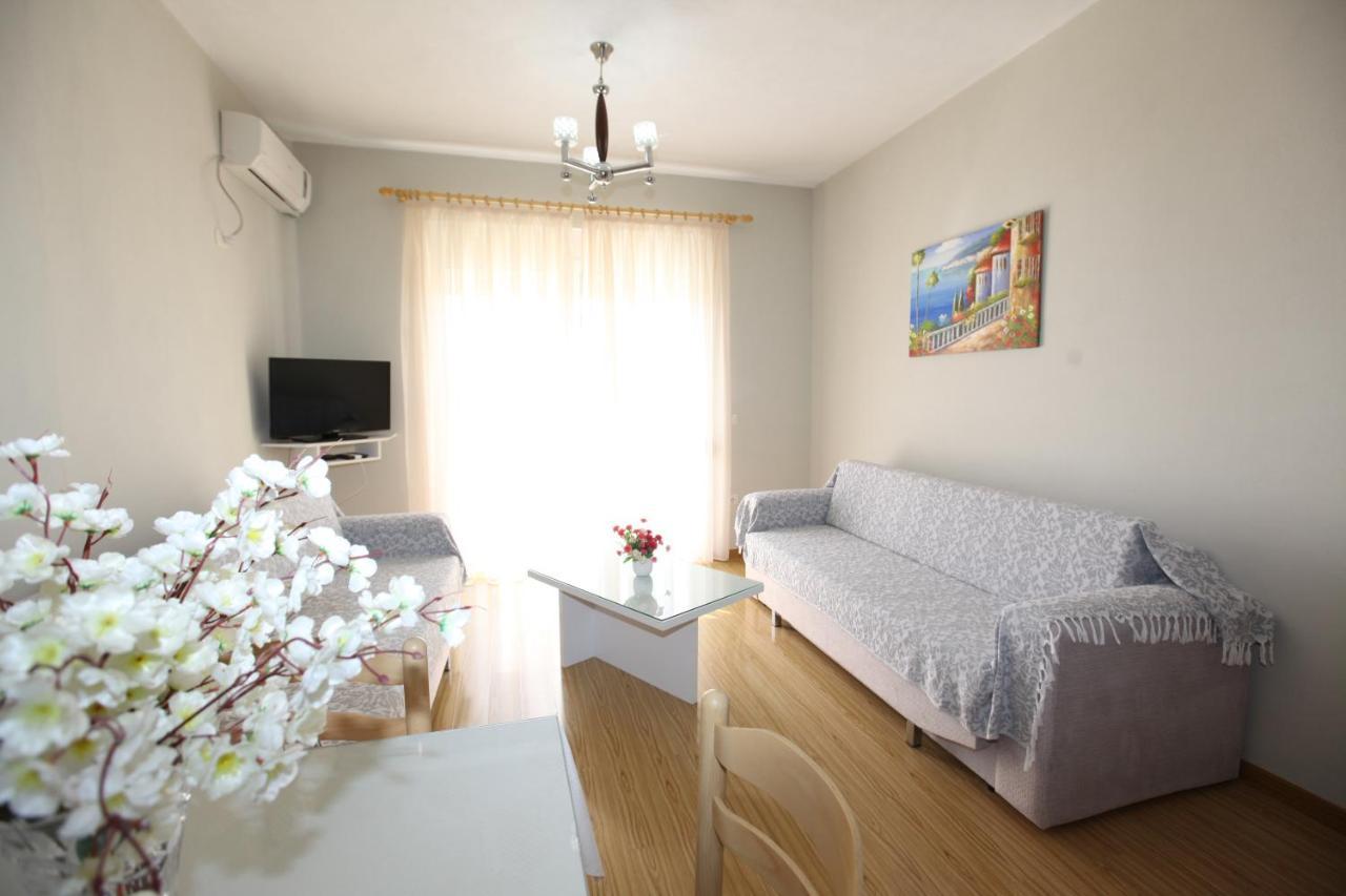 Teo Apartaments Sarandë エクステリア 写真