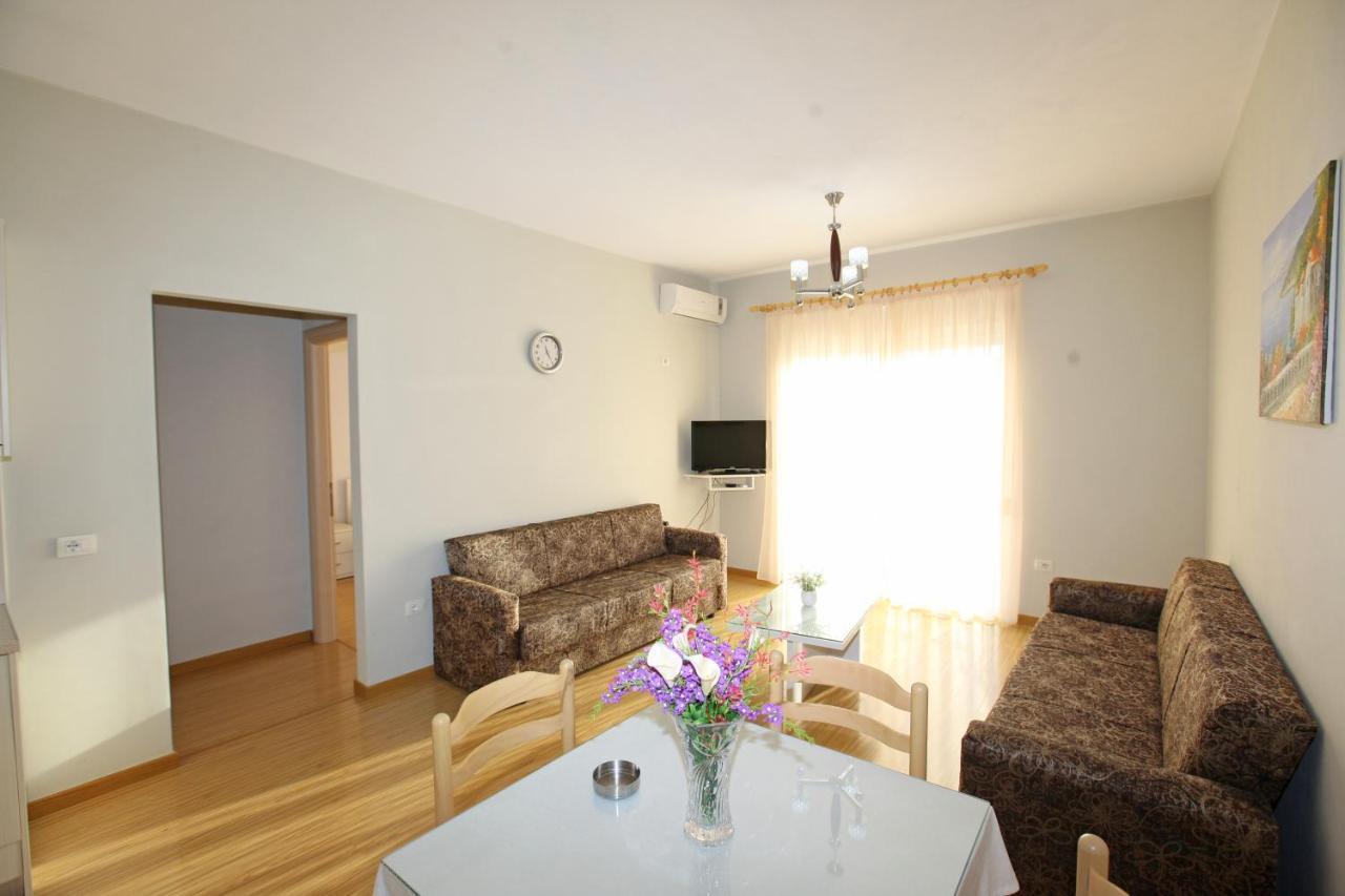 Teo Apartaments Sarandë エクステリア 写真