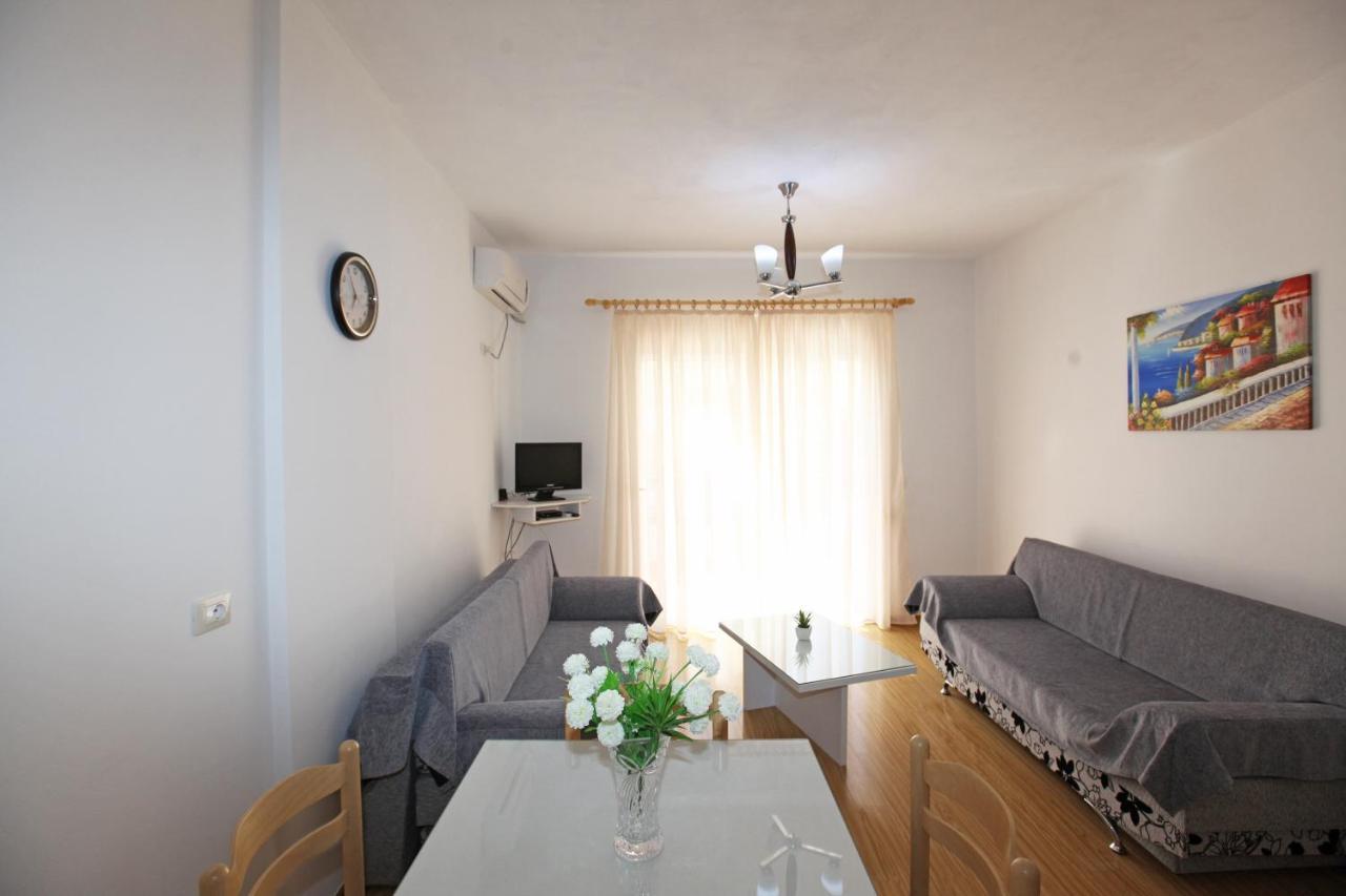 Teo Apartaments Sarandë エクステリア 写真