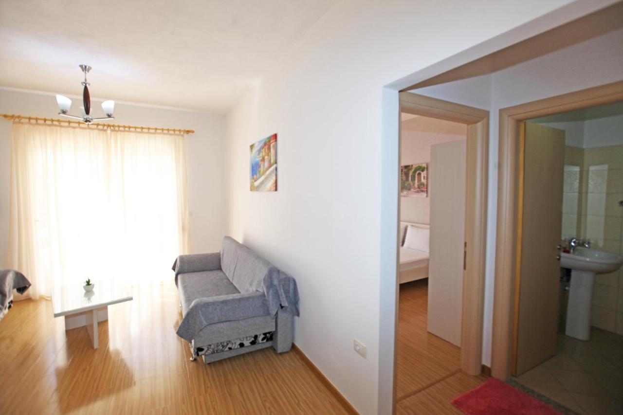 Teo Apartaments Sarandë エクステリア 写真