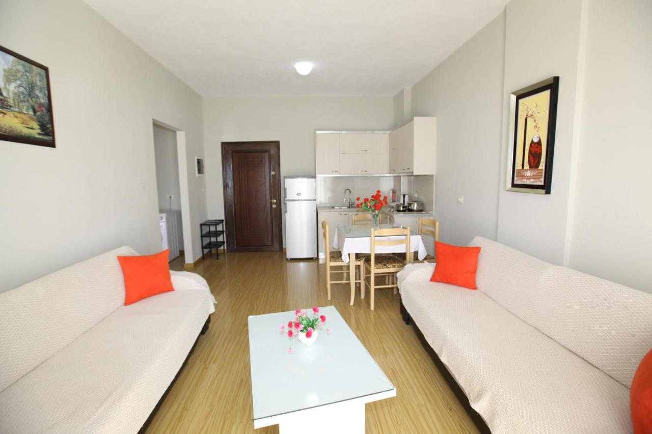 Teo Apartaments Sarandë エクステリア 写真